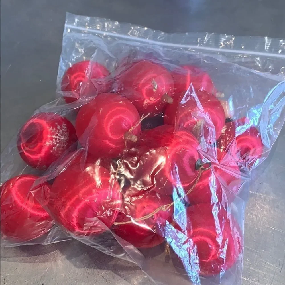 Lot of 17 vintage‎ satin Christmas tree balls